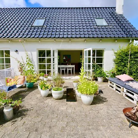 Landlig Idyl Kun 15 Minutter Fra Aalborg Centrum Klarup