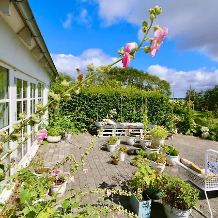 Landlig Idyl Kun 15 Minutter Fra Aalborg Centrum Klarup