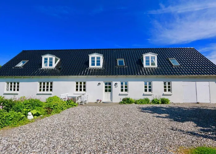 Landlig Idyl Kun 15 Minutter Fra Aalborg Centrum Klarup