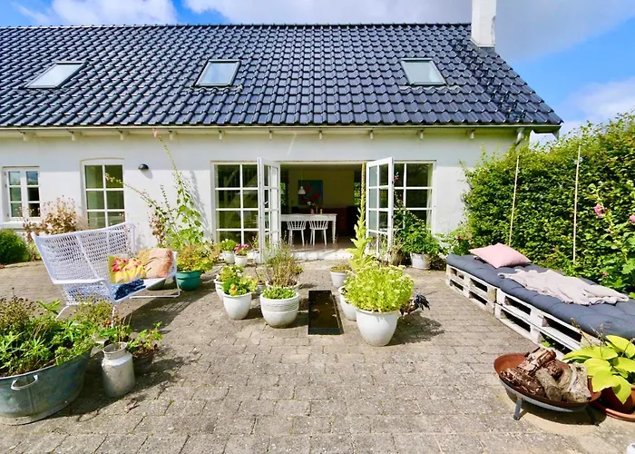 Landlig Idyl Kun 15 Minutter Fra Aalborg Centrum Klarup