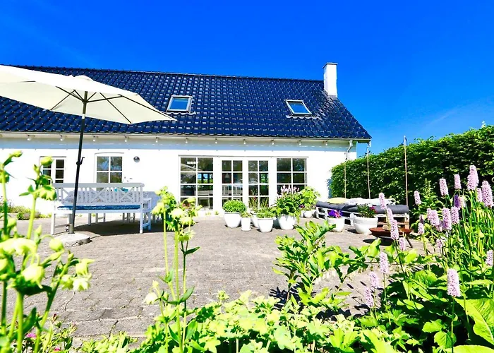Landlig Idyl Kun 15 Minutter Fra Aalborg Centrum *